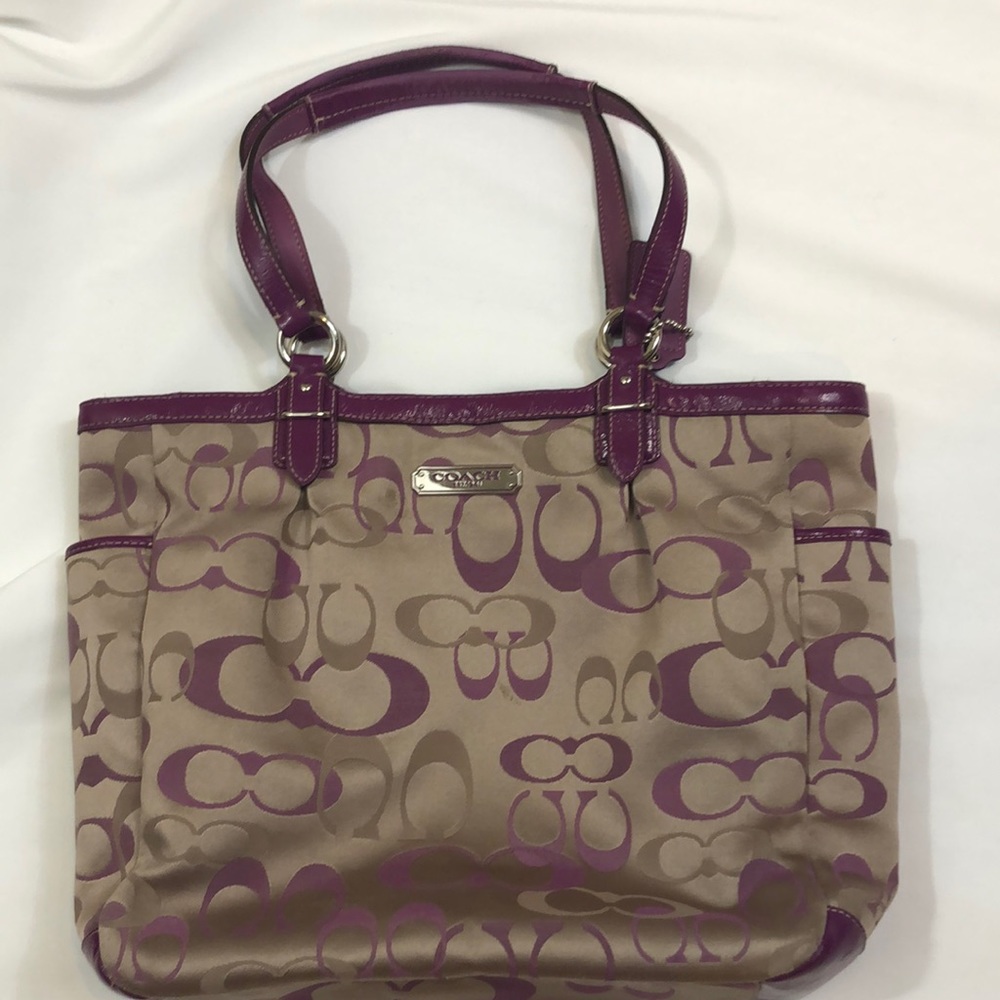 Pre-loved Coach signature shoulder bag
